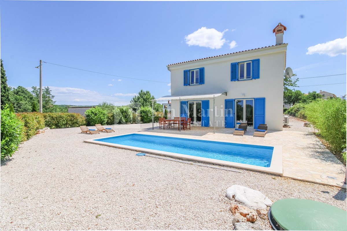 Parenzo, casa con piscina e vista mare