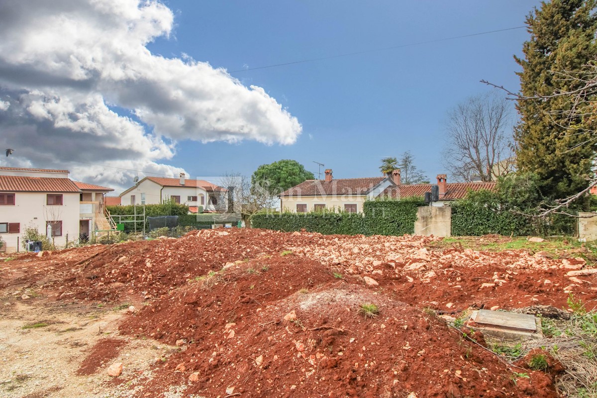 Parenzo - terreno edificabile in un'ottima posizione!Terreno Poreč, 578m2