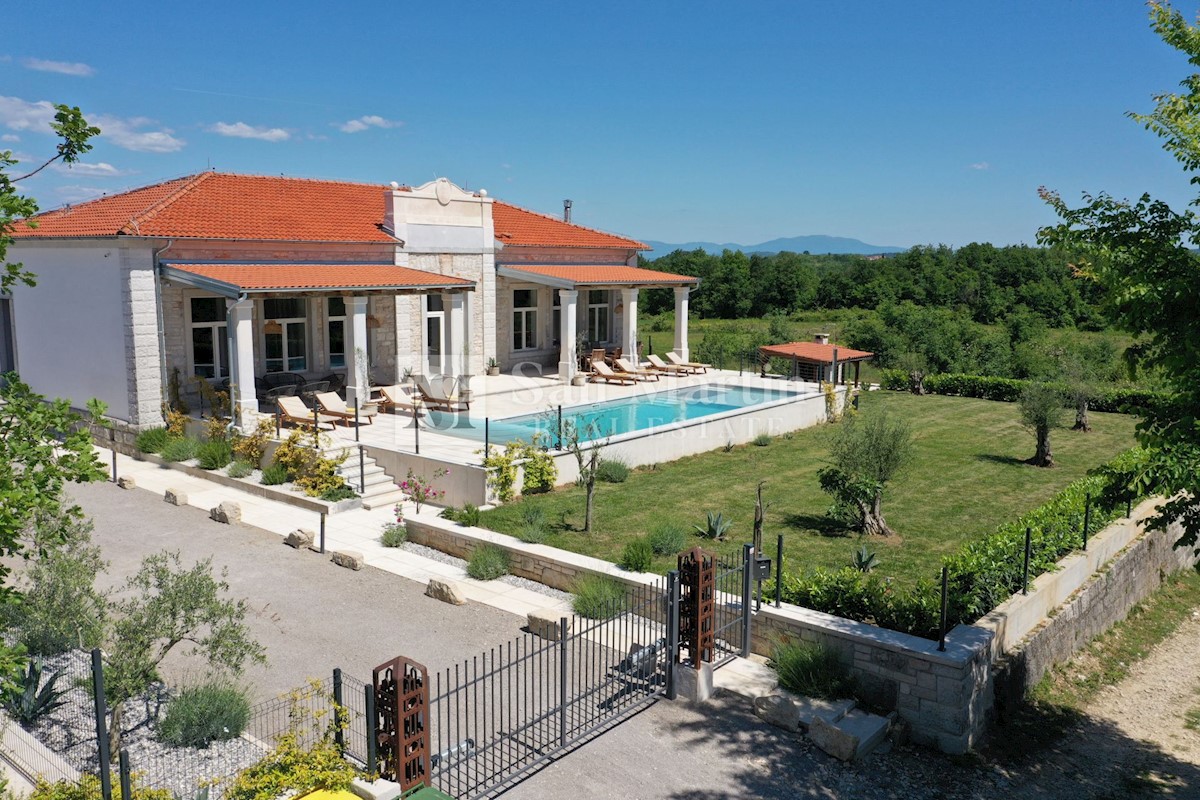 Dintorni di Parenzo, bellissima villa autoctona di lusso