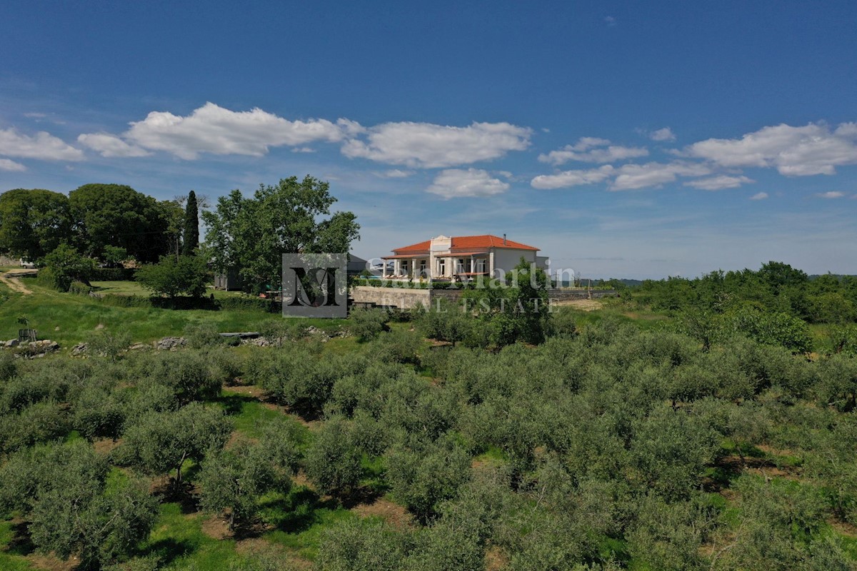 Dintorni di Parenzo, bellissima villa autoctona di lusso