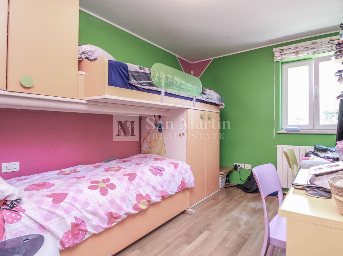 PARENZO, Appartamento con 2 Camere da Letto Vicino al Mare