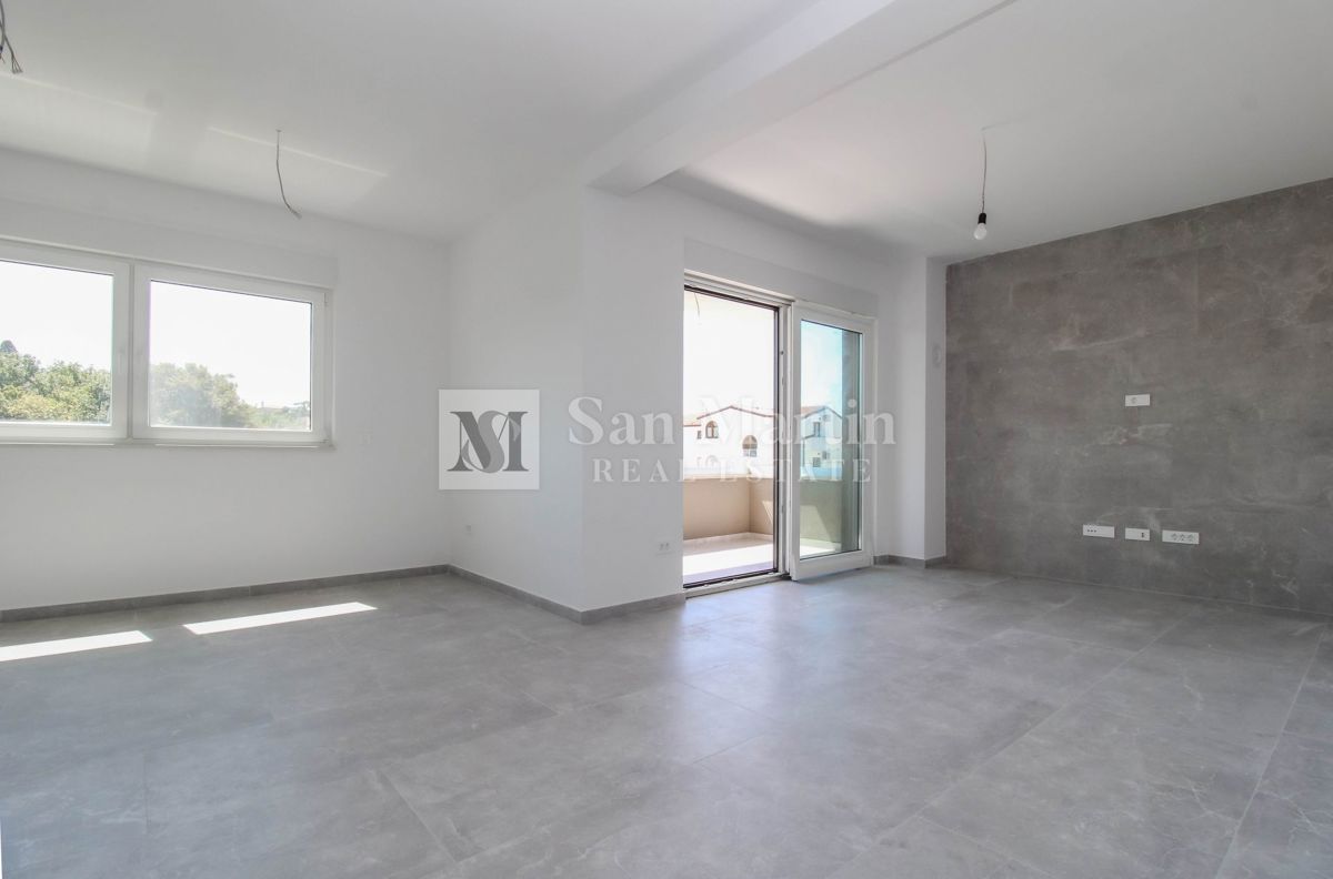 Parenzo, dintorni - appartamento al 2° piano di un edificio con ascensore