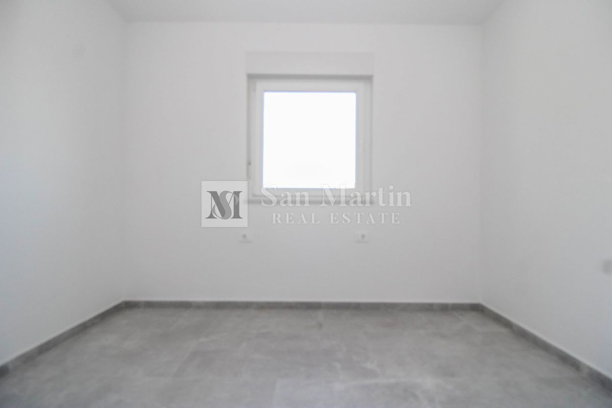 Parenzo, dintorni - appartamento al 2° piano di un edificio con ascensore