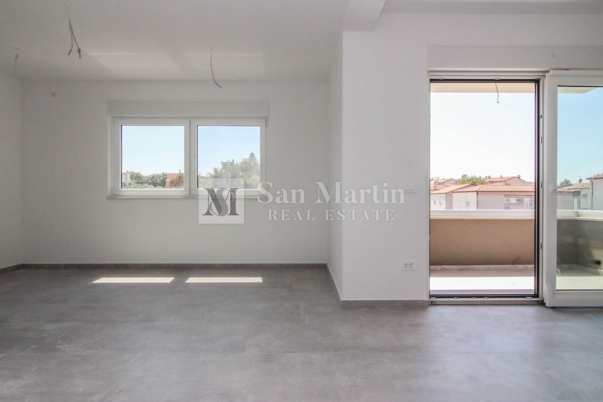 Parenzo, dintorni - appartamento al 2° piano di un edificio con ascensore