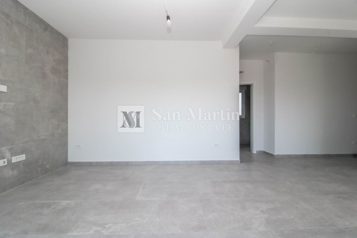 Parenzo, dintorni - appartamento al 2° piano di un edificio con ascensore