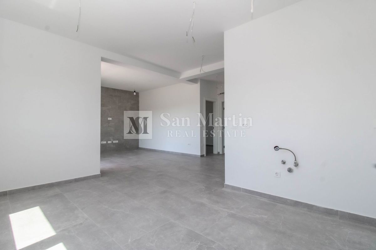 Parenzo, dintorni - appartamento al 2° piano di un edificio con ascensore