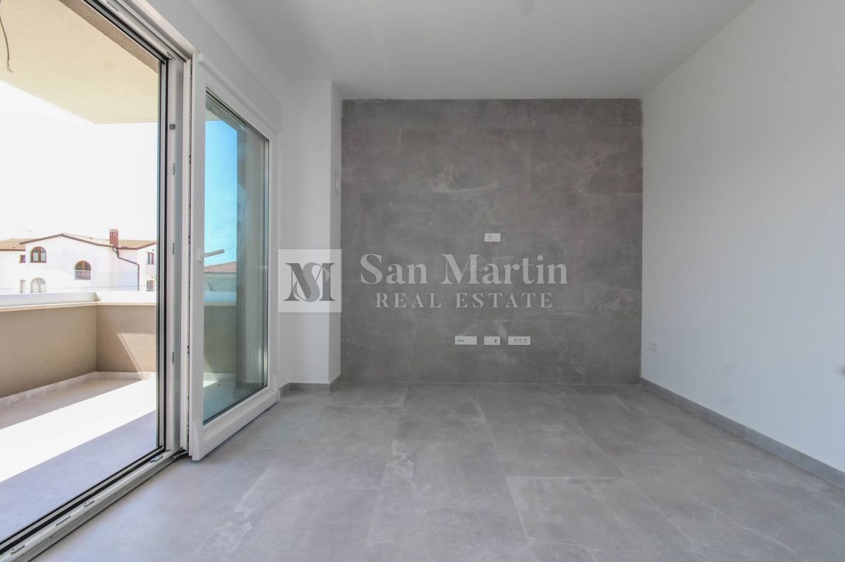 Parenzo, dintorni - appartamento al 2° piano di un edificio con ascensore