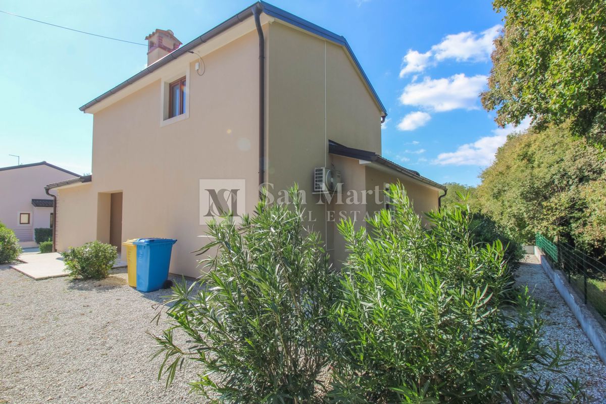 Parenzo, dintorni – casa con piscina in una zona tranquilla