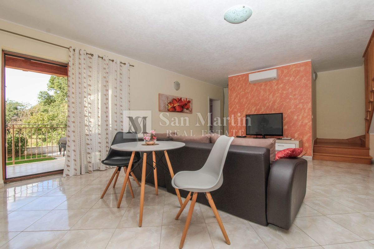 Parenzo, dintorni – casa con piscina in una zona tranquilla