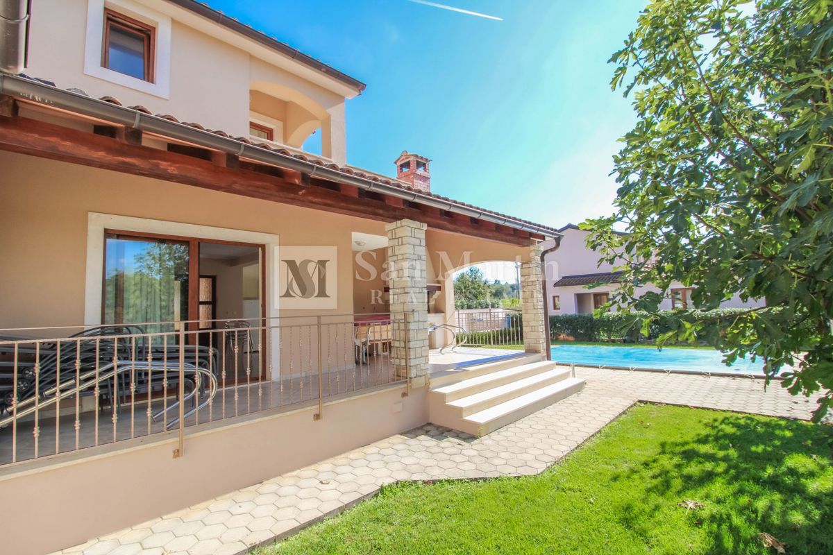 Parenzo, dintorni – casa con piscina in una zona tranquilla