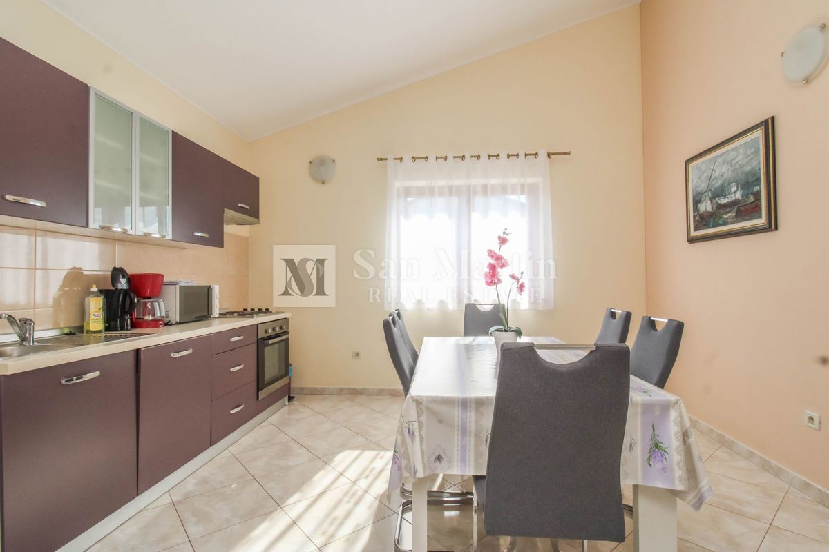 Parenzo, dintorni – casa con piscina in una zona tranquilla