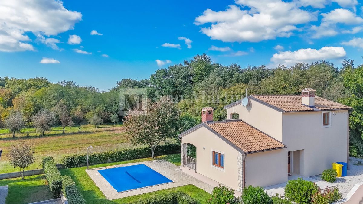 Parenzo, dintorni – casa con piscina in una zona tranquilla