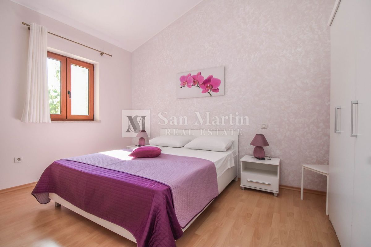 Parenzo, dintorni – casa con piscina in una zona tranquilla