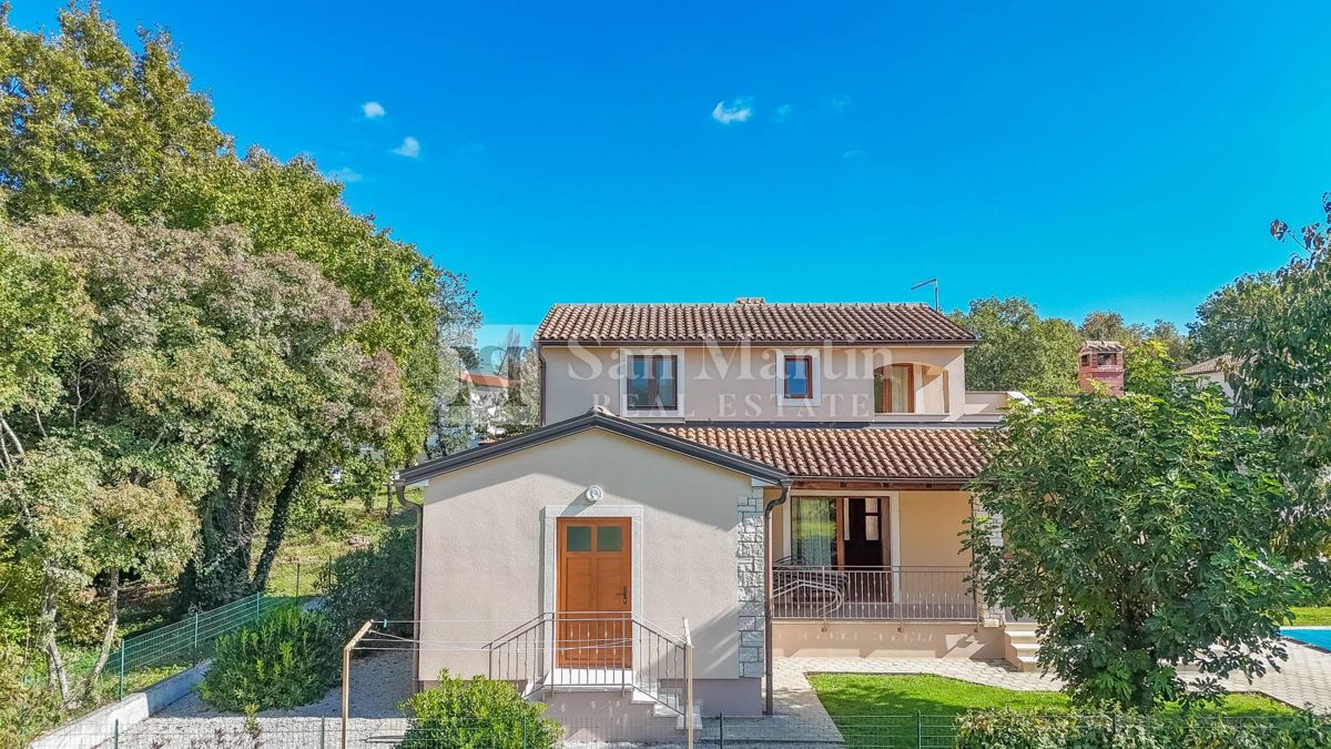 Parenzo, dintorni – casa con piscina in una zona tranquilla