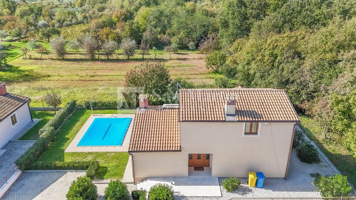 Parenzo, dintorni – casa con piscina in una zona tranquilla