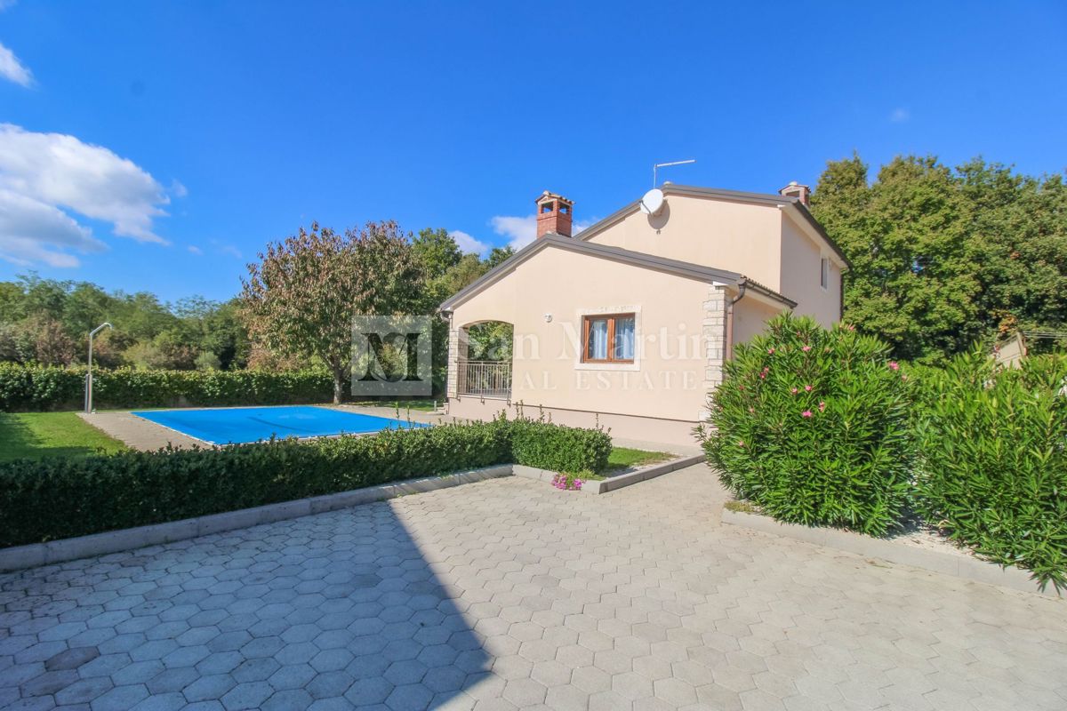 Parenzo, dintorni – casa con piscina in una zona tranquilla