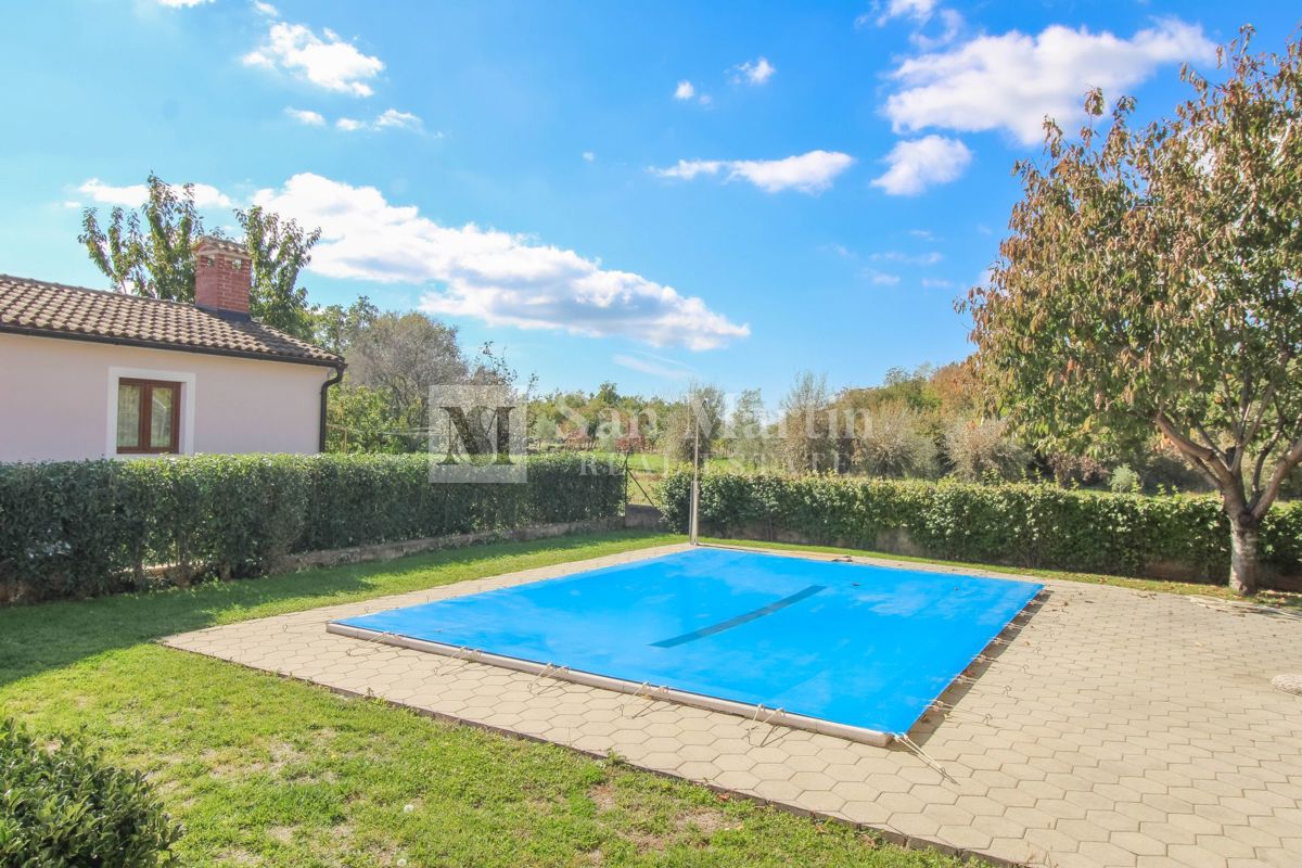 Parenzo, dintorni – casa con piscina in una zona tranquilla