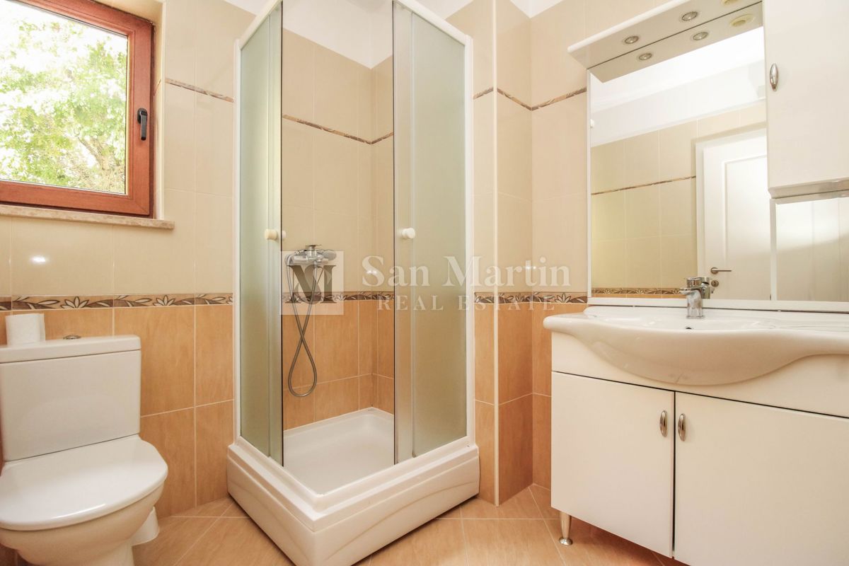 Parenzo, dintorni – casa con piscina in una zona tranquilla