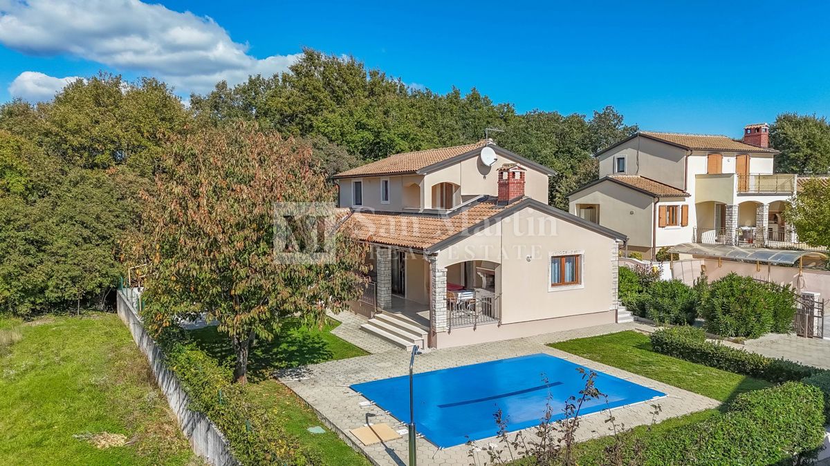 Parenzo, dintorni – casa con piscina in una zona tranquilla