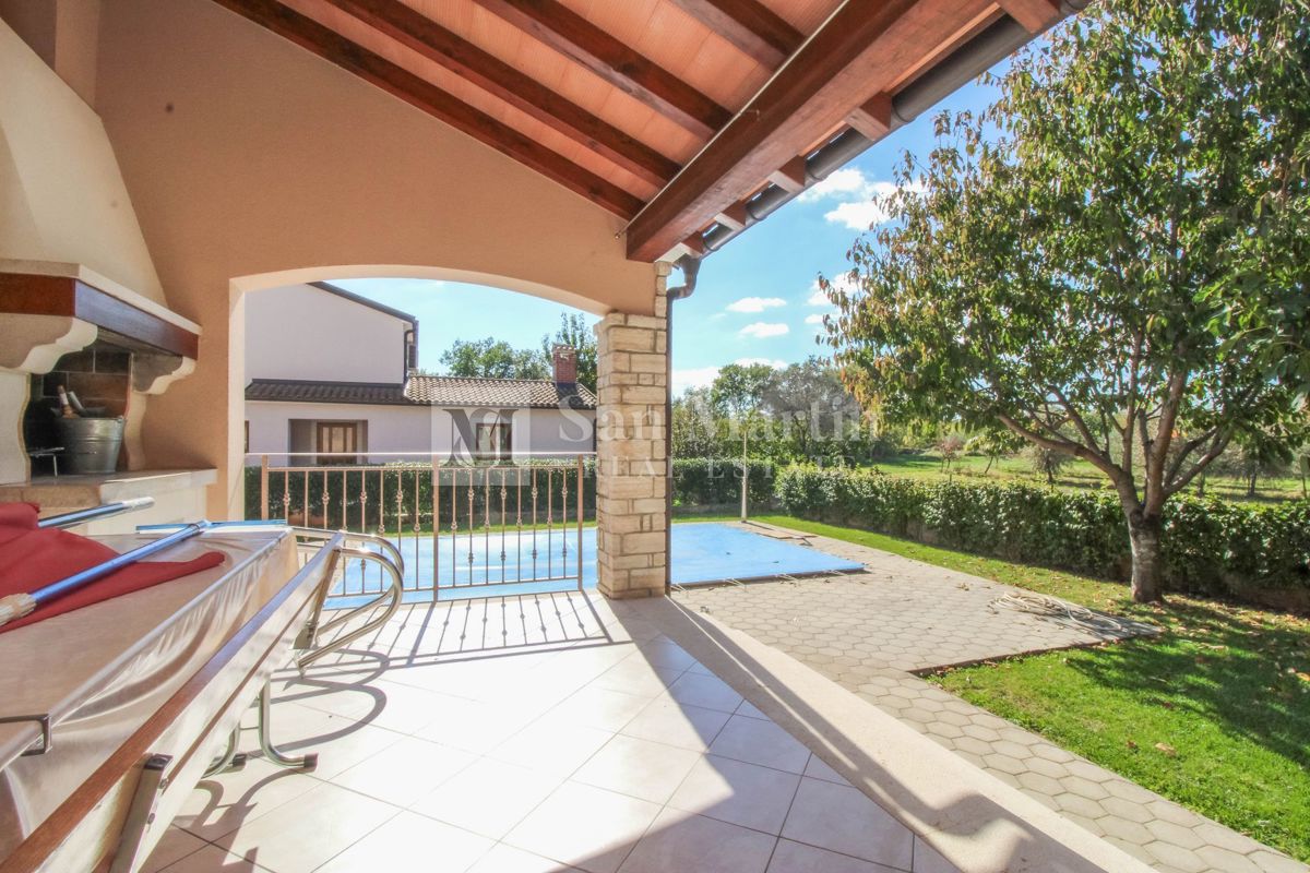 Parenzo, dintorni – casa con piscina in una zona tranquilla