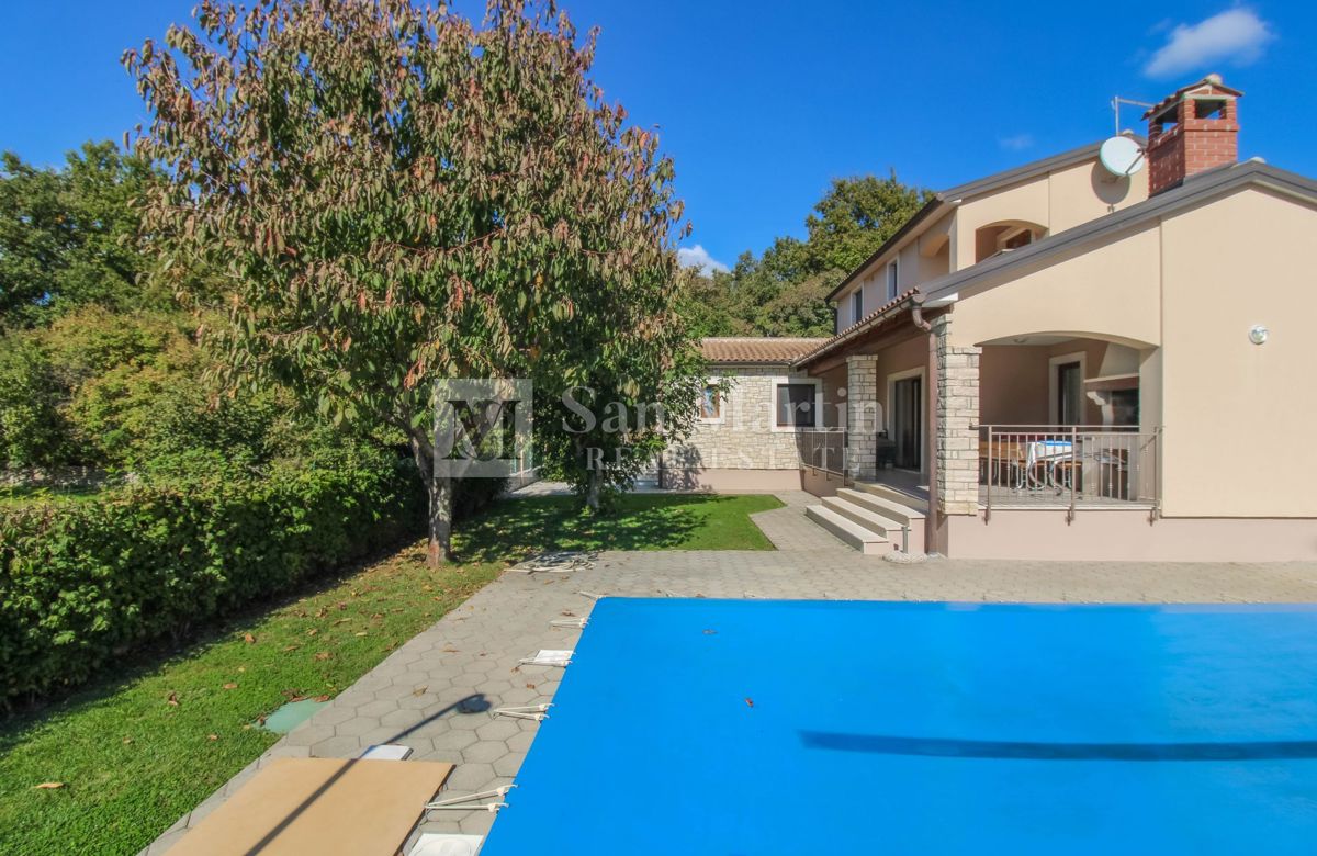 Parenzo, dintorni – casa con piscina in una zona tranquilla