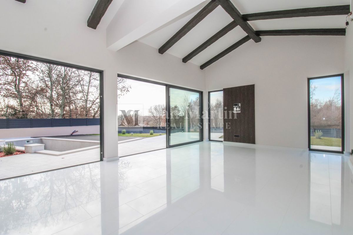 Parenzo, bellissima villa con piscina in un tranquillo villaggio