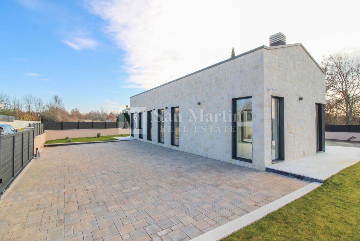 Parenzo, bellissima villa con piscina in un tranquillo villaggio