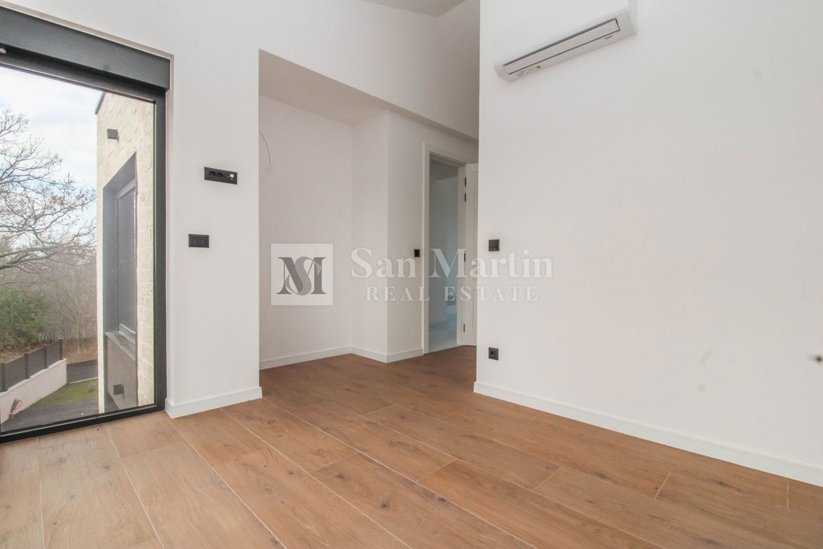 Parenzo, bellissima villa con piscina in un tranquillo villaggio