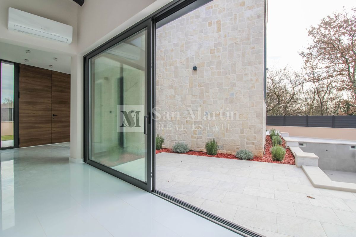 Parenzo, bellissima villa con piscina in un tranquillo villaggio