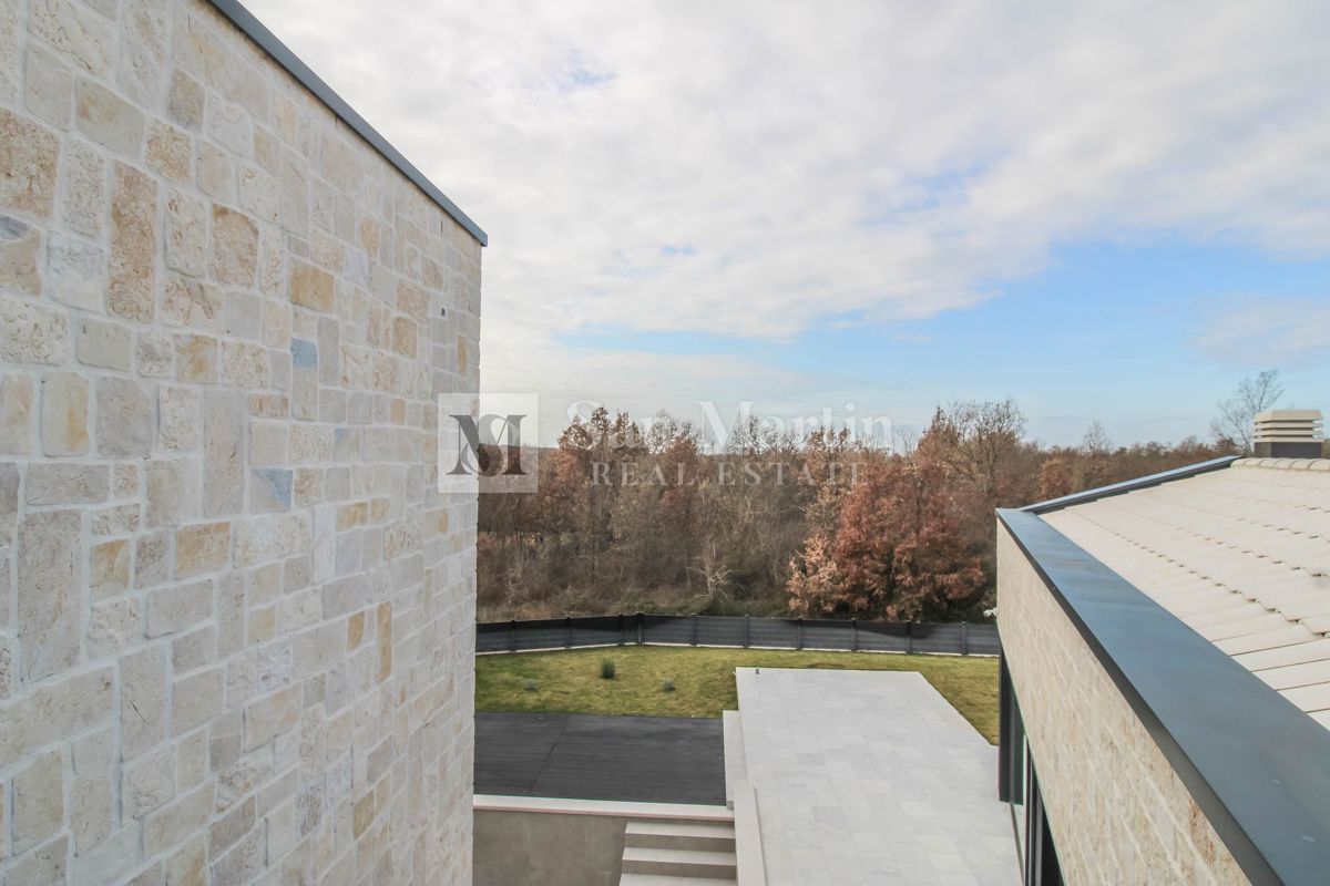 Parenzo, bellissima villa con piscina in un tranquillo villaggio