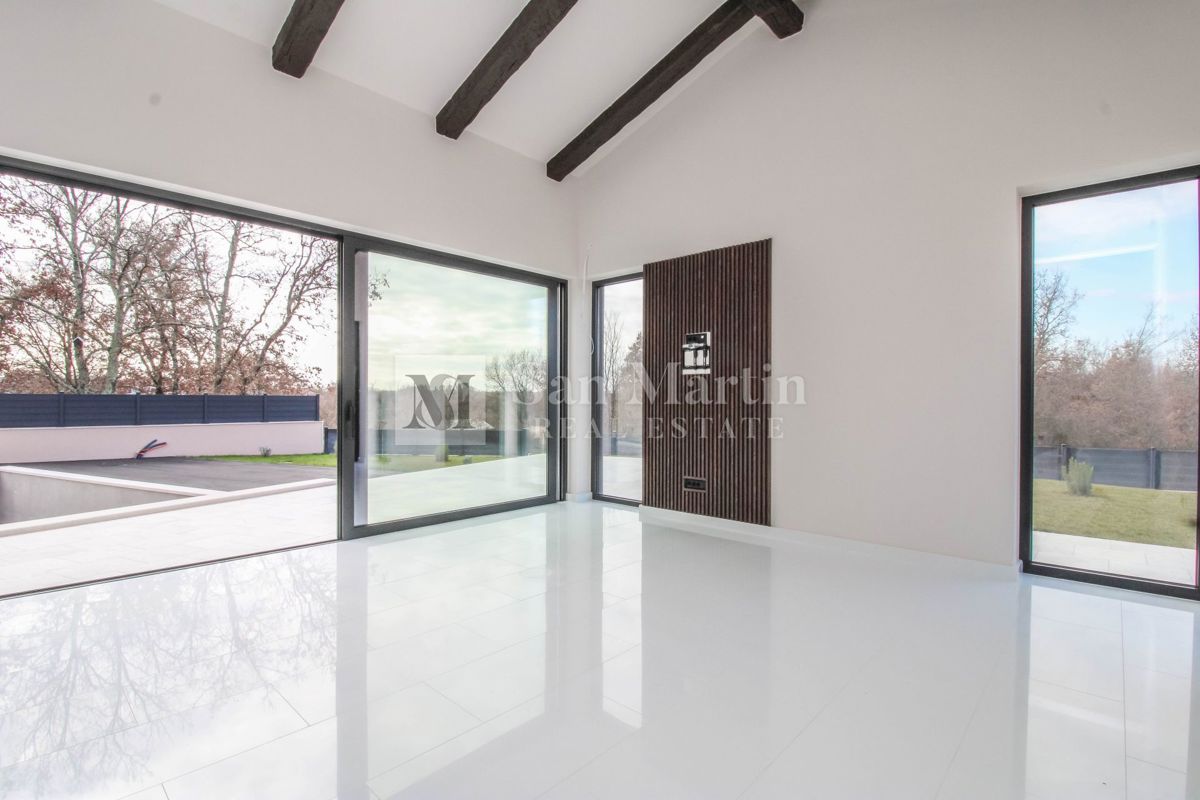 Parenzo, bellissima villa con piscina in un tranquillo villaggio