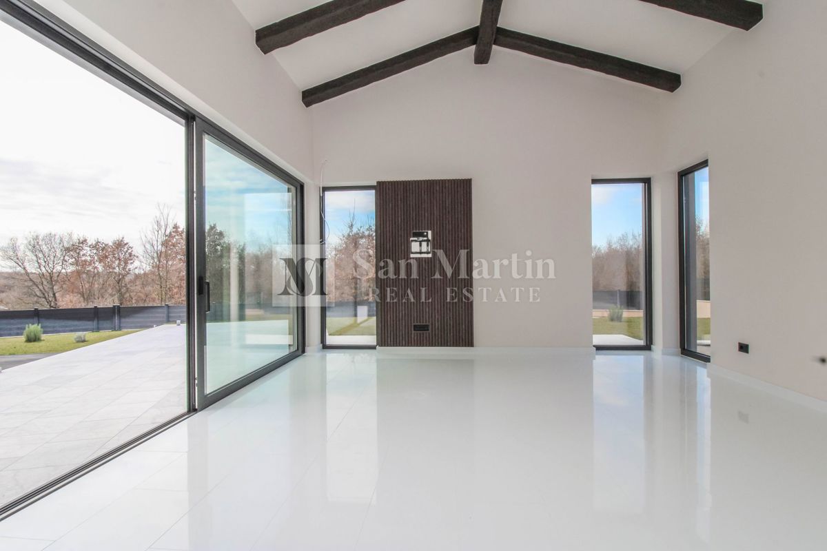 Parenzo, bellissima villa con piscina in un tranquillo villaggio