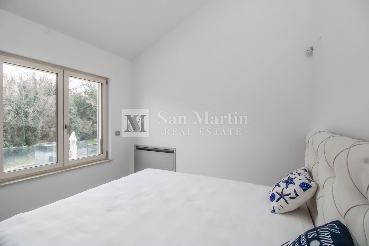 Parenzo, dintorni – Casa nuova a 450 m dal mare!!!