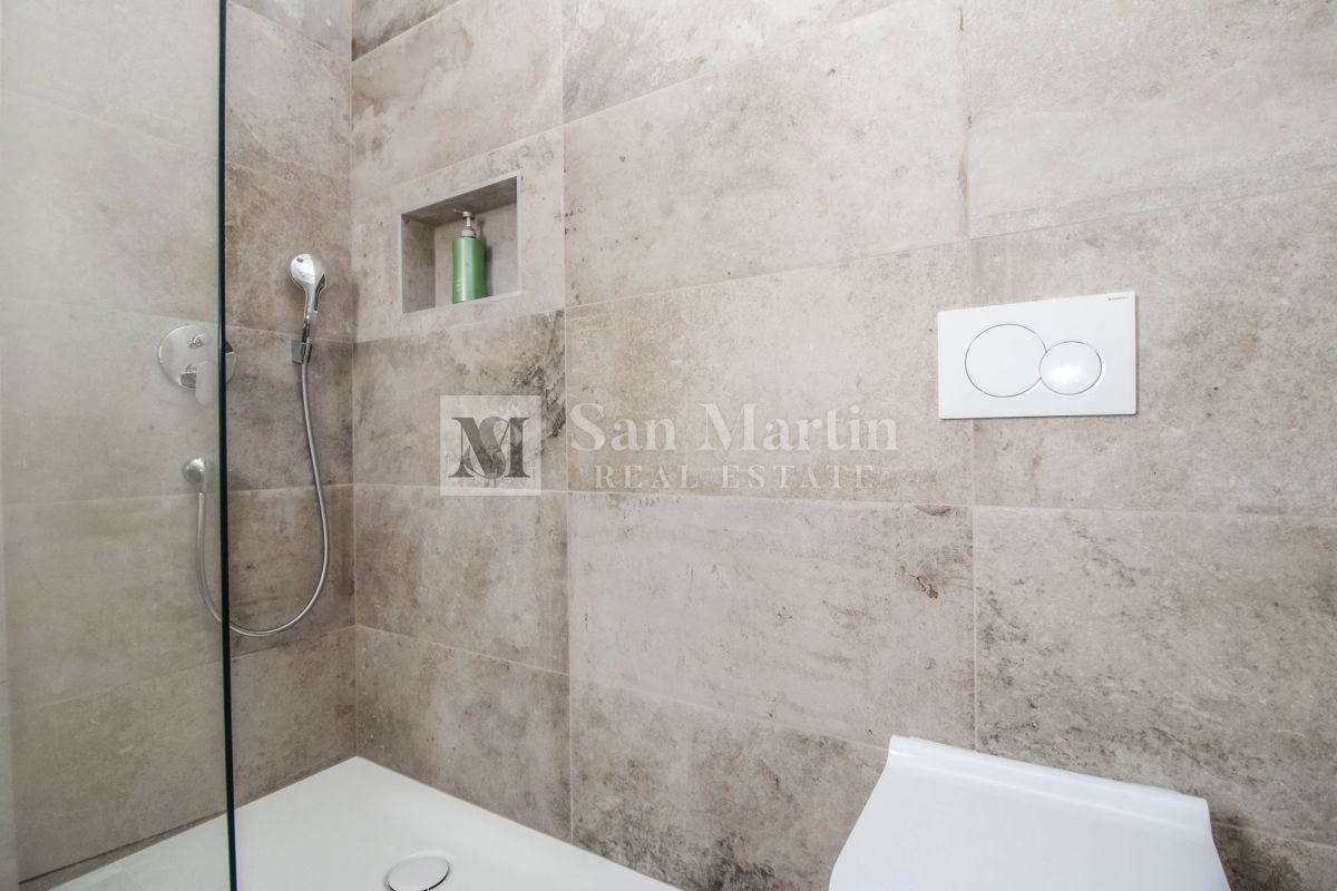 Parenzo, dintorni – Casa nuova a 450 m dal mare!!!