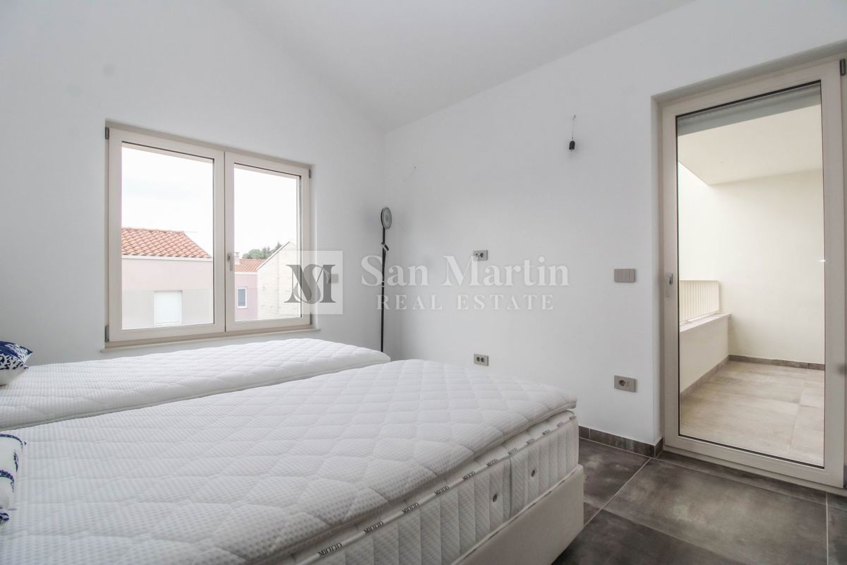 Parenzo, dintorni – Casa nuova a 450 m dal mare!!!