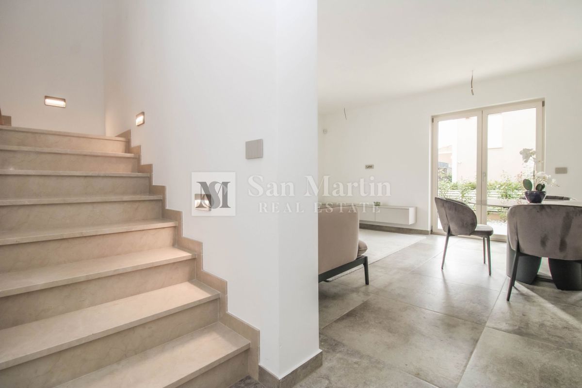 Parenzo, dintorni – Casa nuova a 450 m dal mare!!!