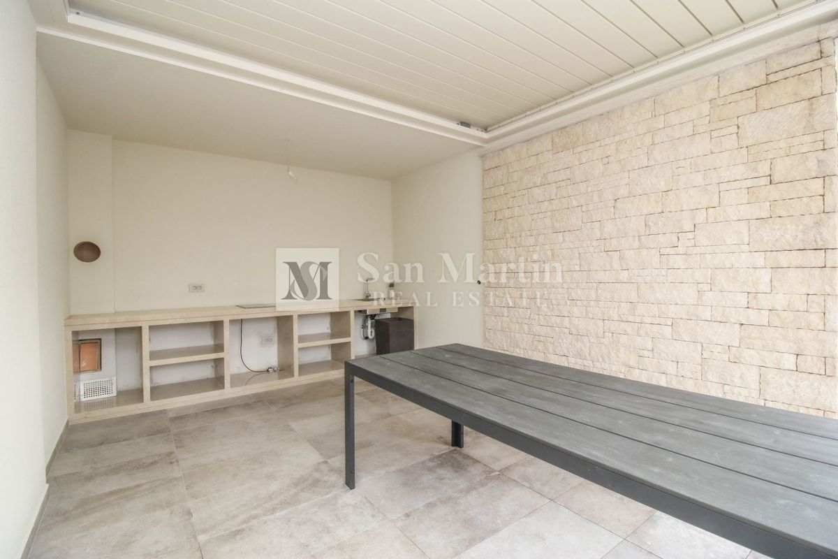 Parenzo, dintorni – Casa nuova a 450 m dal mare!!!