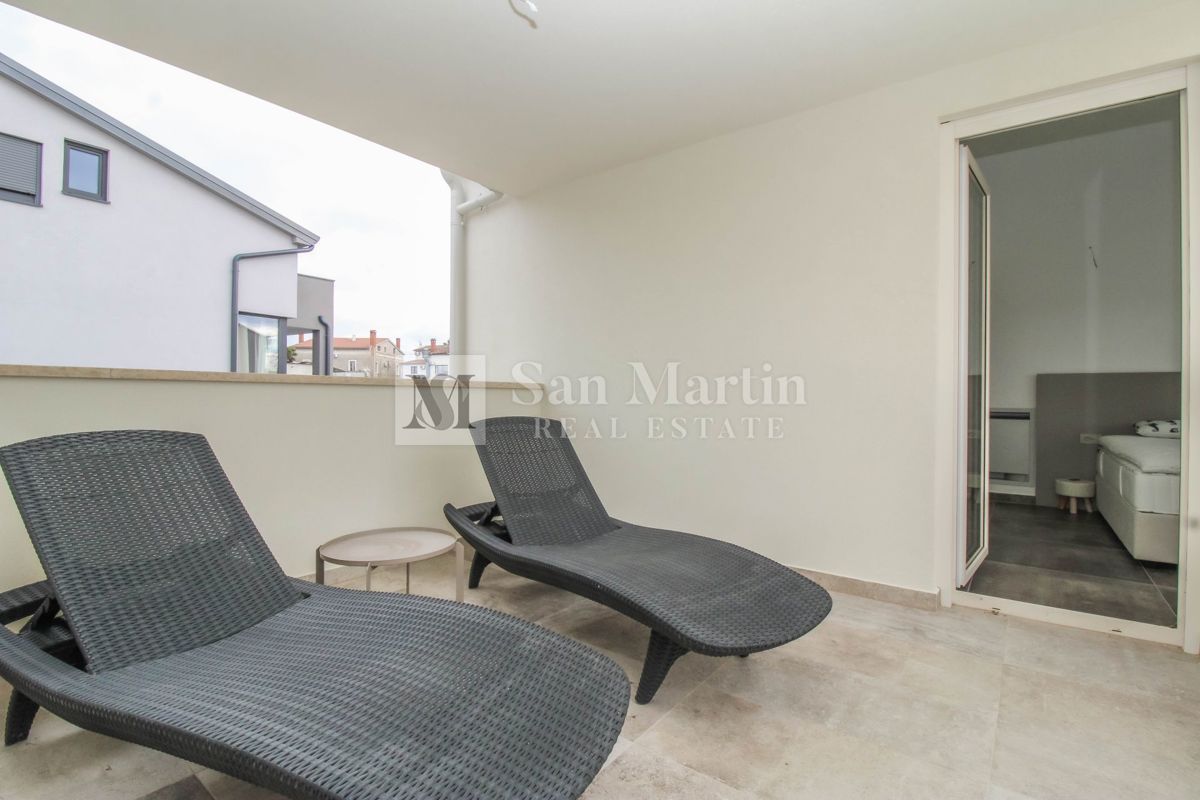 Parenzo, dintorni – Casa nuova a 450 m dal mare!!!