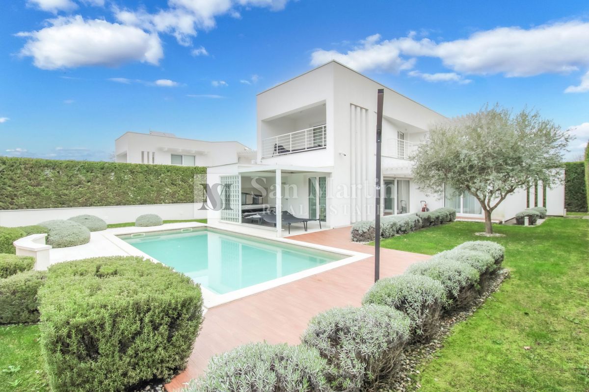 Parenzo - casa moderna con piscina. VICINO AL MARE!