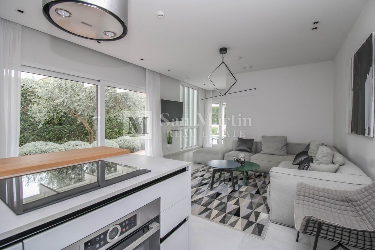 Parenzo - casa moderna con piscina. VICINO AL MARE!