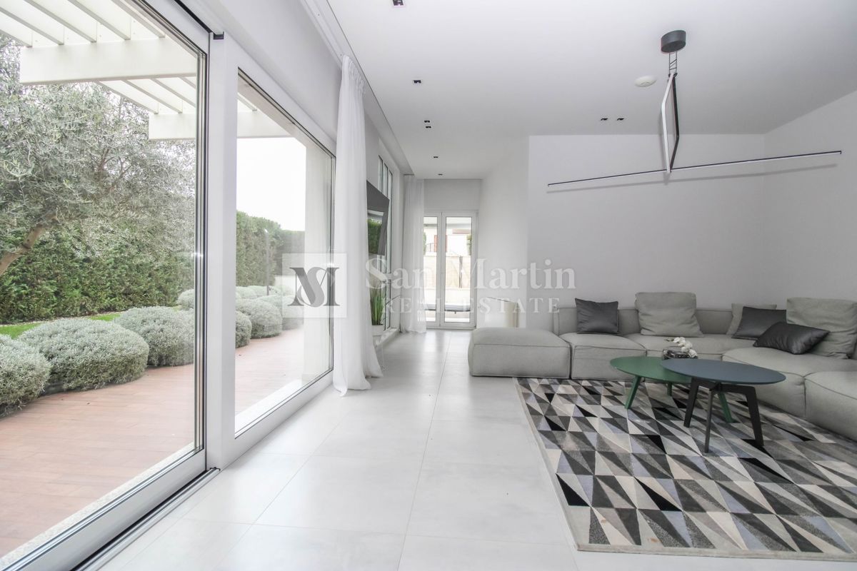 Parenzo - casa moderna con piscina. VICINO AL MARE!