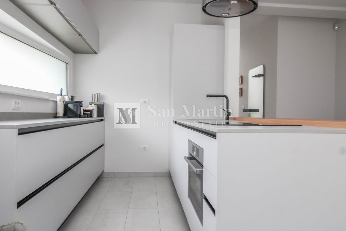 Parenzo - casa moderna con piscina. VICINO AL MARE!