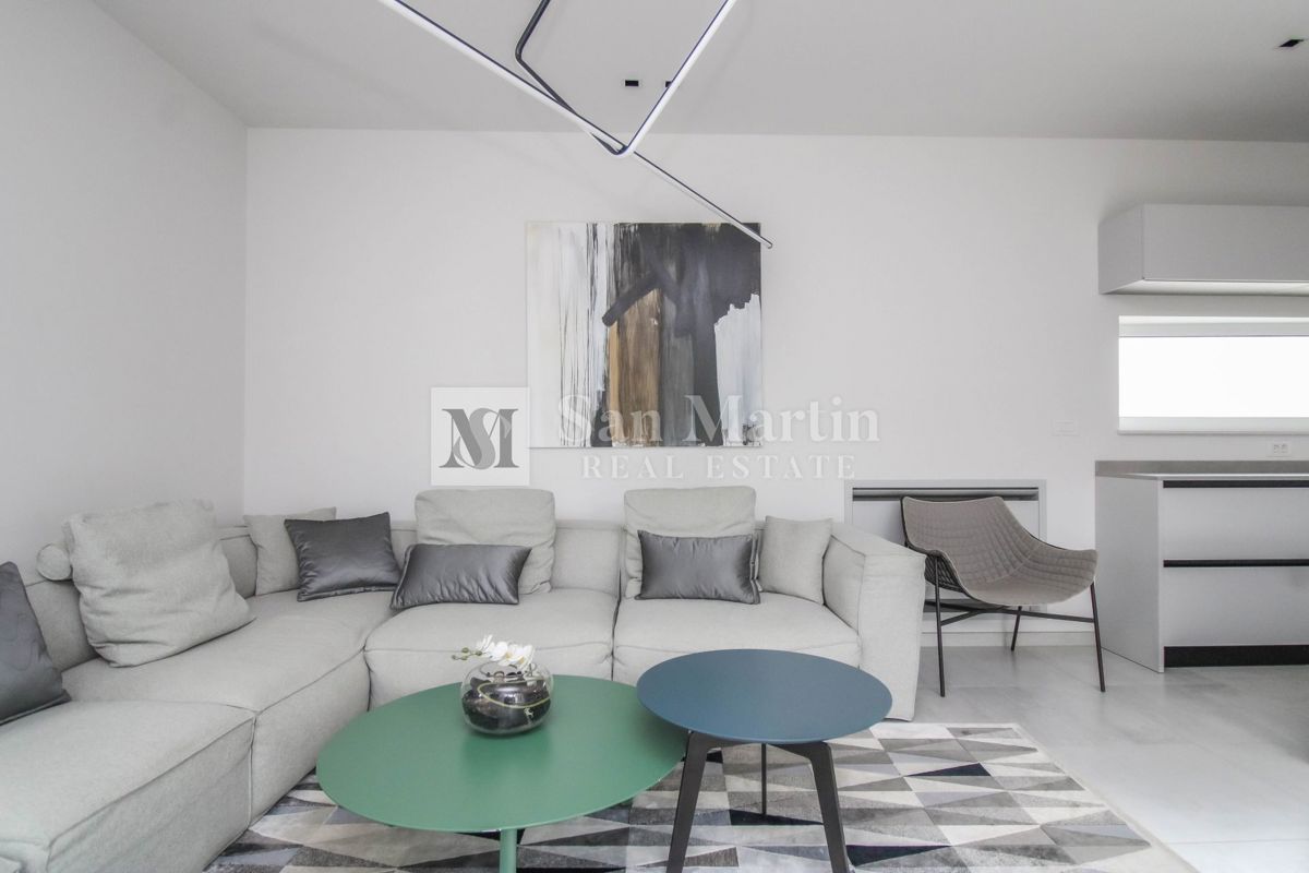 Parenzo - casa moderna con piscina. VICINO AL MARE!