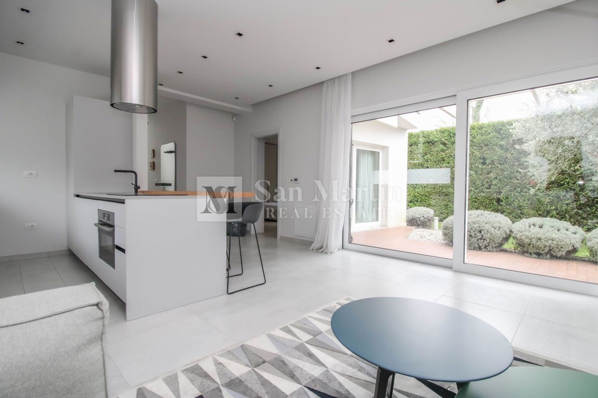 Parenzo - casa moderna con piscina. VICINO AL MARE!