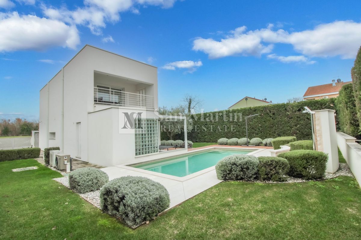 Parenzo - casa moderna con piscina. VICINO AL MARE!