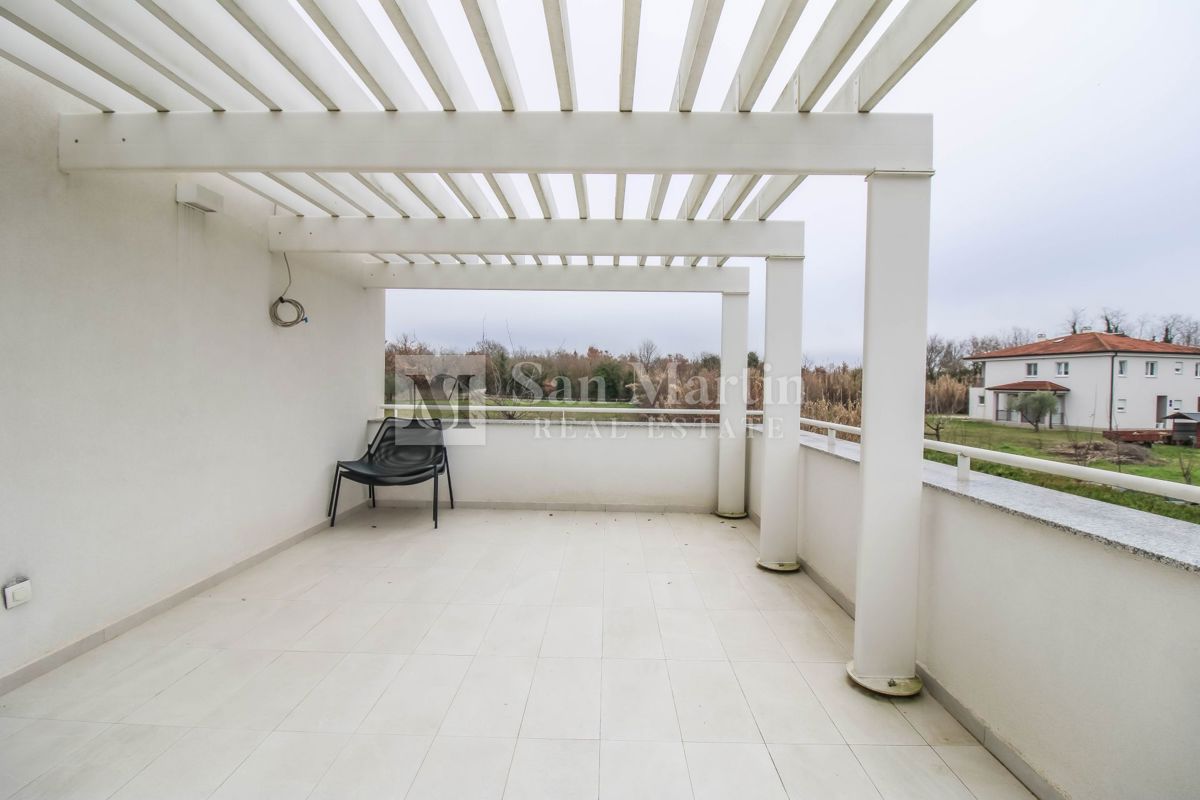 Parenzo - casa moderna con piscina. VICINO AL MARE!