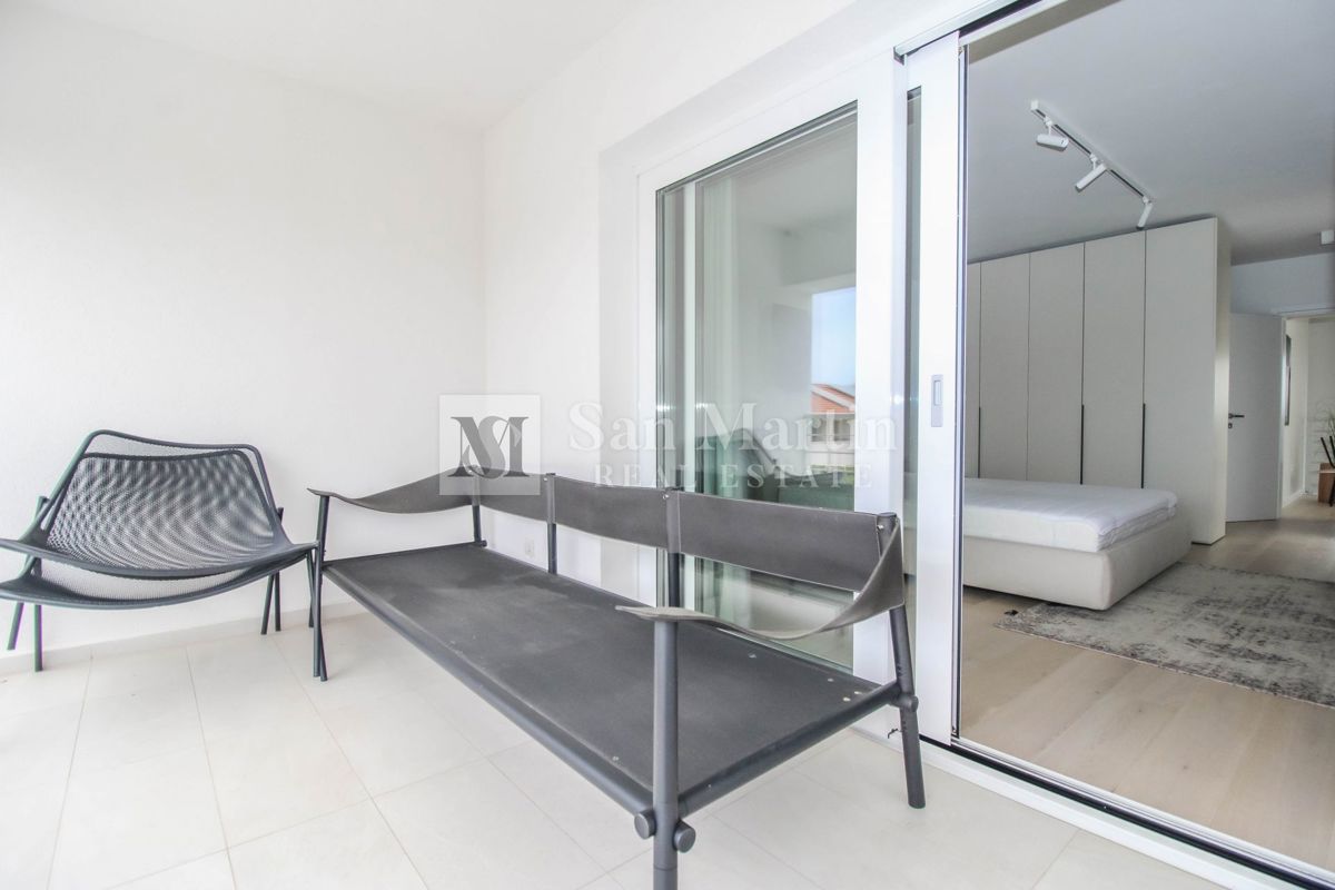 Parenzo - casa moderna con piscina. VICINO AL MARE!