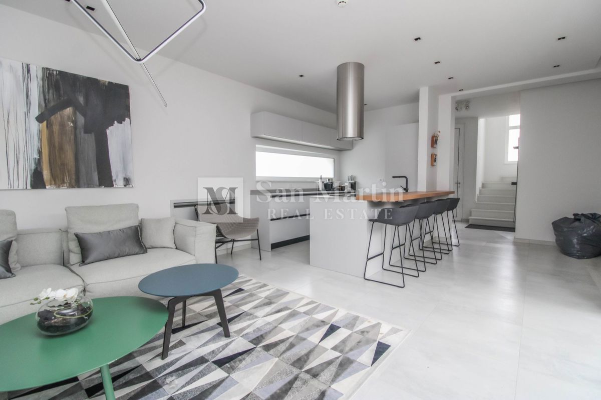 Parenzo - casa moderna con piscina. VICINO AL MARE!