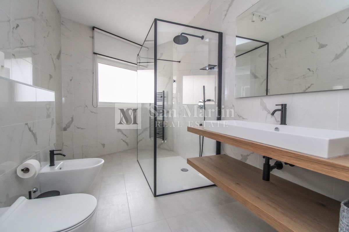 Parenzo - casa moderna con piscina. VICINO AL MARE!