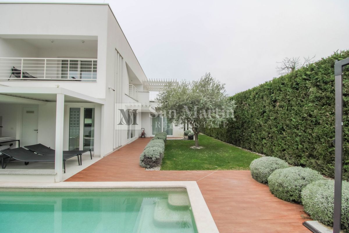 Parenzo - casa moderna con piscina. VICINO AL MARE!